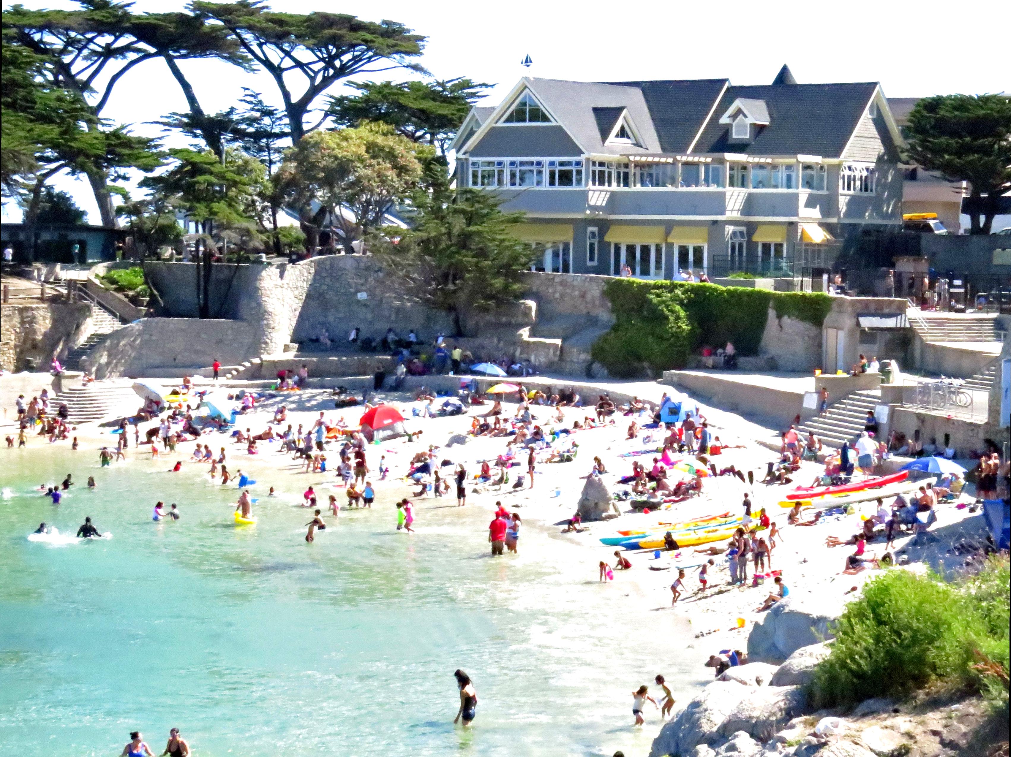 Surfies Point: Waves and Beach Fun